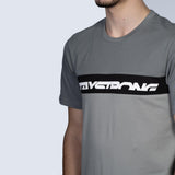 Stay Strong T -shirt tagliata - nero/grigio